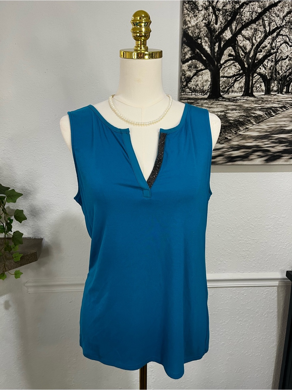 White House Black Market Teal Sleeveless Split-Neck Embroidered Tank